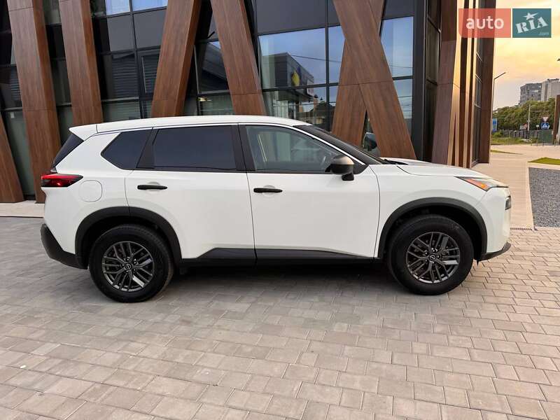 Внедорожник / Кроссовер Nissan Rogue 2023 в Луцке