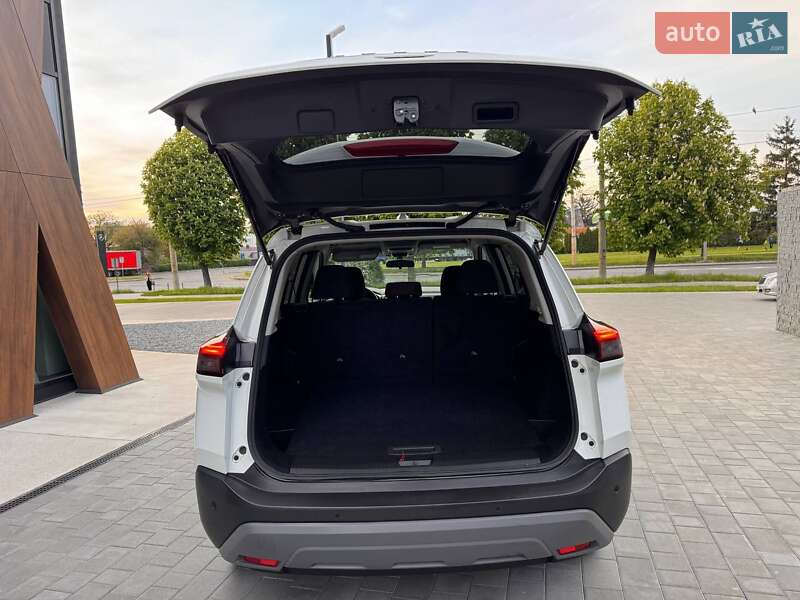 Внедорожник / Кроссовер Nissan Rogue 2023 в Луцке