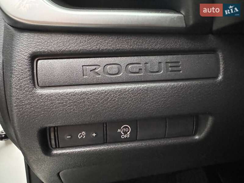 Внедорожник / Кроссовер Nissan Rogue 2023 в Луцке