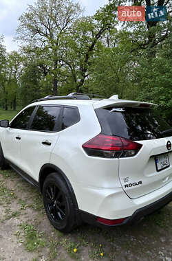 Позашляховик / Кросовер Nissan Rogue 2018 в 