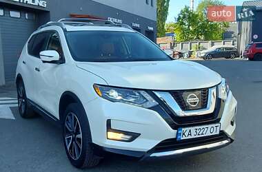 Внедорожник / Кроссовер Nissan Rogue 2017 в 