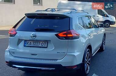Внедорожник / Кроссовер Nissan Rogue 2017 в 