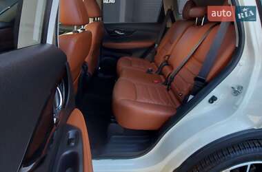 Внедорожник / Кроссовер Nissan Rogue 2017 в 