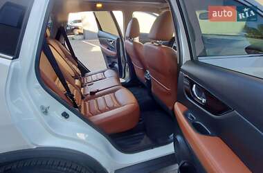 Внедорожник / Кроссовер Nissan Rogue 2017 в 