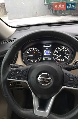 Позашляховик / Кросовер Nissan Rogue 2017 в 
