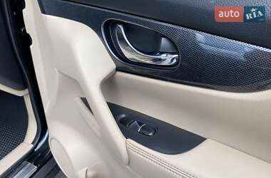 Позашляховик / Кросовер Nissan Rogue 2014 в 