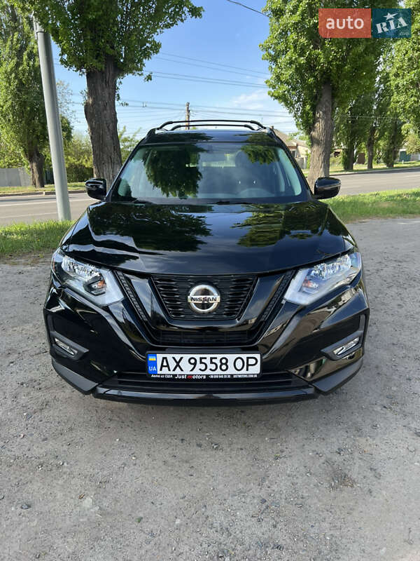 Внедорожник / Кроссовер Nissan Rogue 2018 в 