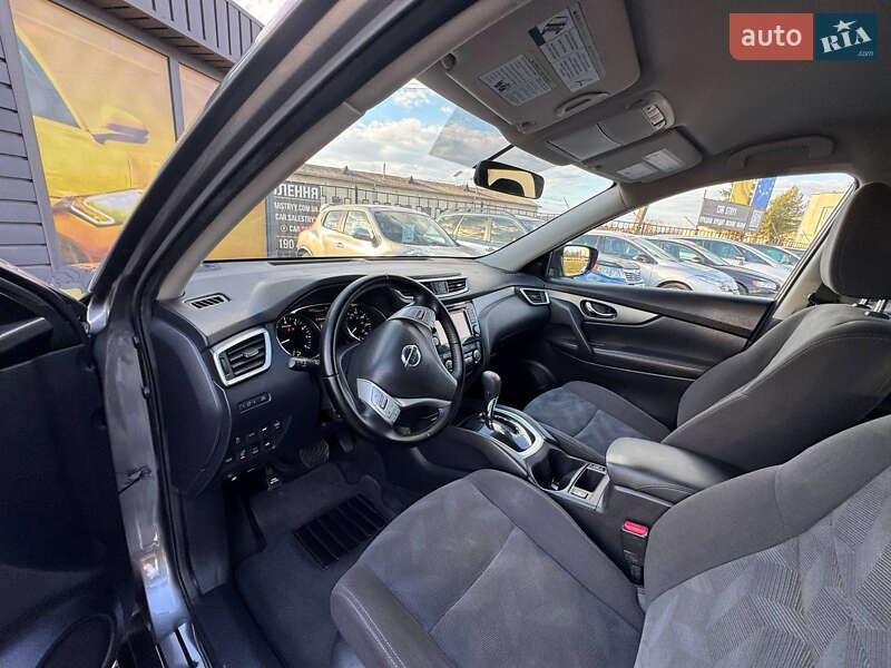 Позашляховик / Кросовер Nissan Rogue 2016 в Стрию