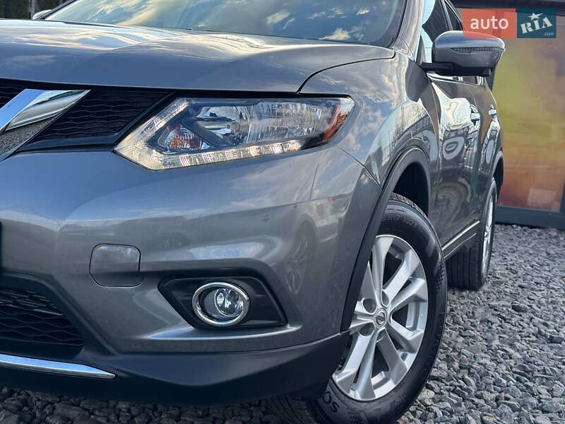 Позашляховик / Кросовер Nissan Rogue 2016 в Стрию
