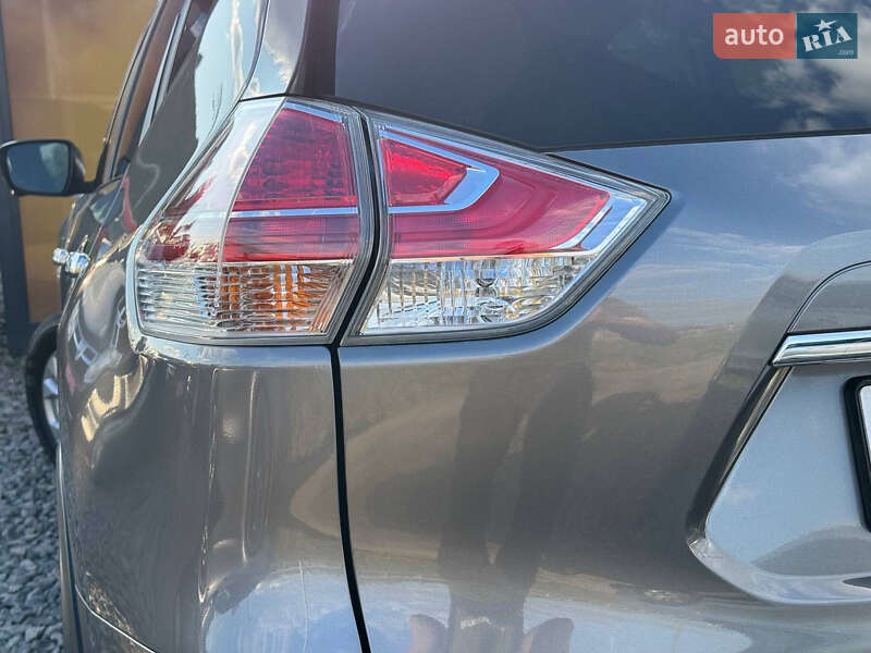 Позашляховик / Кросовер Nissan Rogue 2016 в Стрию