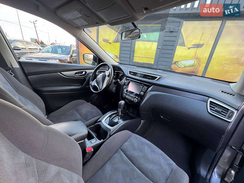 Позашляховик / Кросовер Nissan Rogue 2016 в Стрию