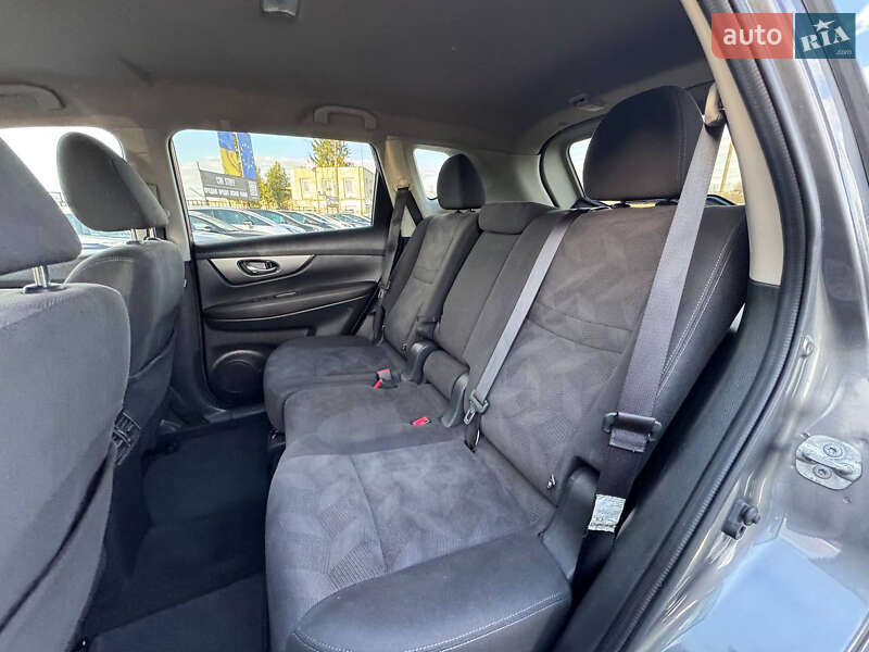 Позашляховик / Кросовер Nissan Rogue 2016 в Стрию
