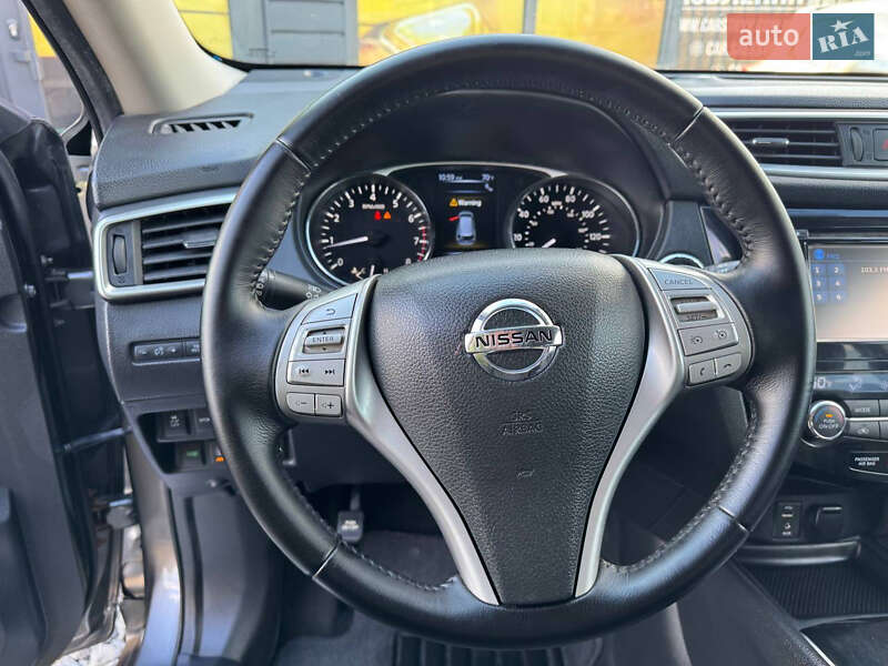 Позашляховик / Кросовер Nissan Rogue 2016 в Стрию