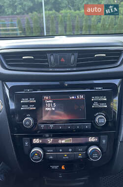 Внедорожник / Кроссовер Nissan Rogue 2017 в 
