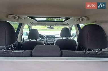 Внедорожник / Кроссовер Nissan Rogue 2018 в 