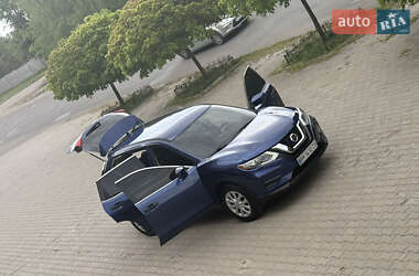Внедорожник / Кроссовер Nissan Rogue 2017 в 