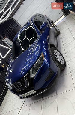 Внедорожник / Кроссовер Nissan Rogue 2017 в 