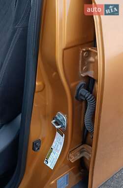 Позашляховик / Кросовер Nissan Rogue 2013 в 