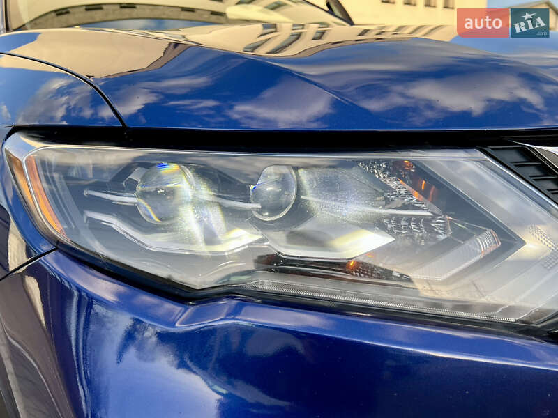 Внедорожник / Кроссовер Nissan Rogue 2016 в Львове