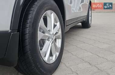 Позашляховик / Кросовер Nissan Rogue 2015 в 