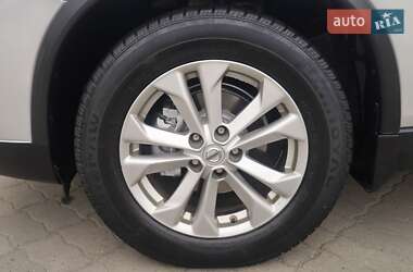 Позашляховик / Кросовер Nissan Rogue 2015 в 