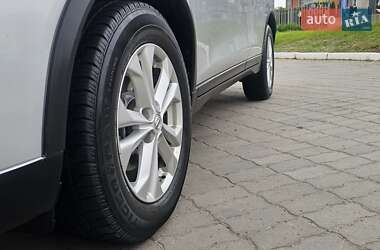 Позашляховик / Кросовер Nissan Rogue 2015 в 