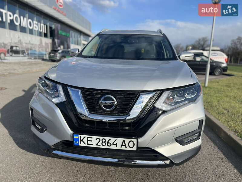 Позашляховик / Кросовер Nissan Rogue 2018 в 