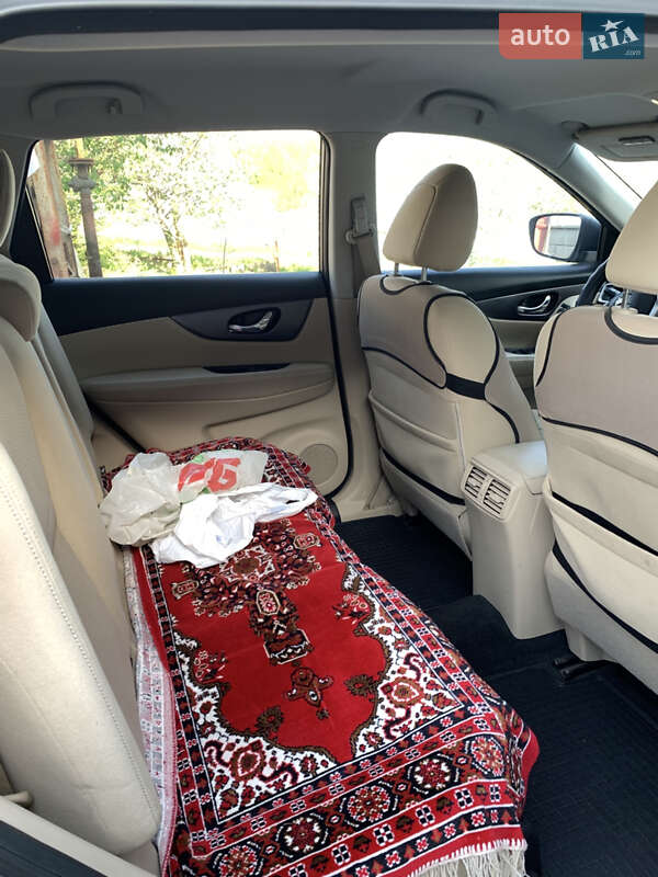 Позашляховик / Кросовер Nissan Rogue 2016 в Кам'янському