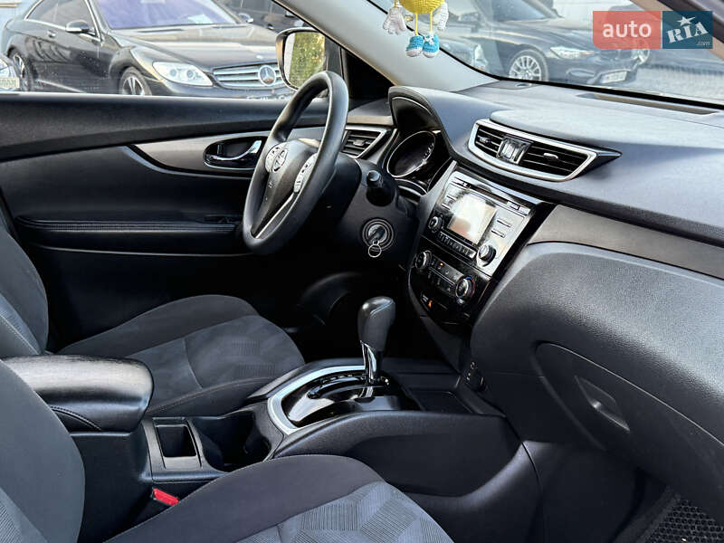 Позашляховик / Кросовер Nissan Rogue 2015 в Рівному