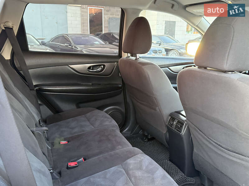 Позашляховик / Кросовер Nissan Rogue 2015 в Рівному