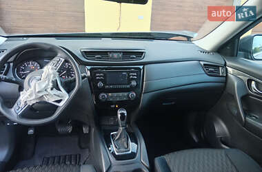 Внедорожник / Кроссовер Nissan Rogue 2017 в 