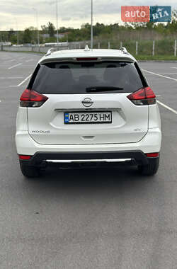 Позашляховик / Кросовер Nissan Rogue 2017 в 