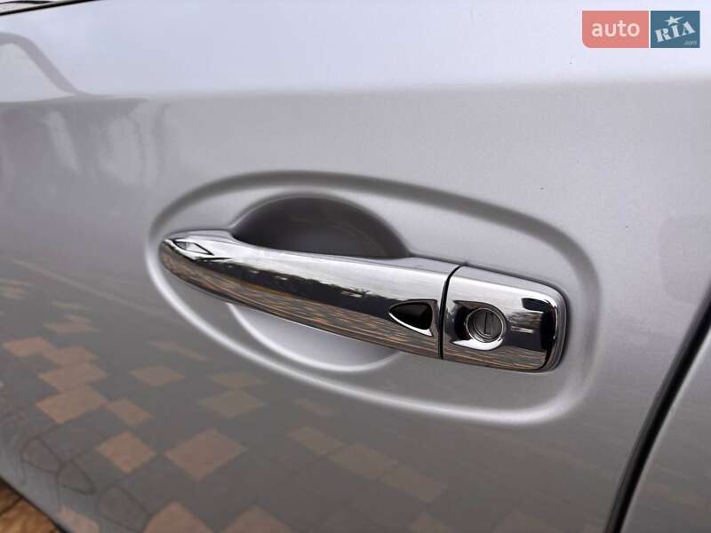 Позашляховик / Кросовер Nissan Rogue 2019 в Львові
