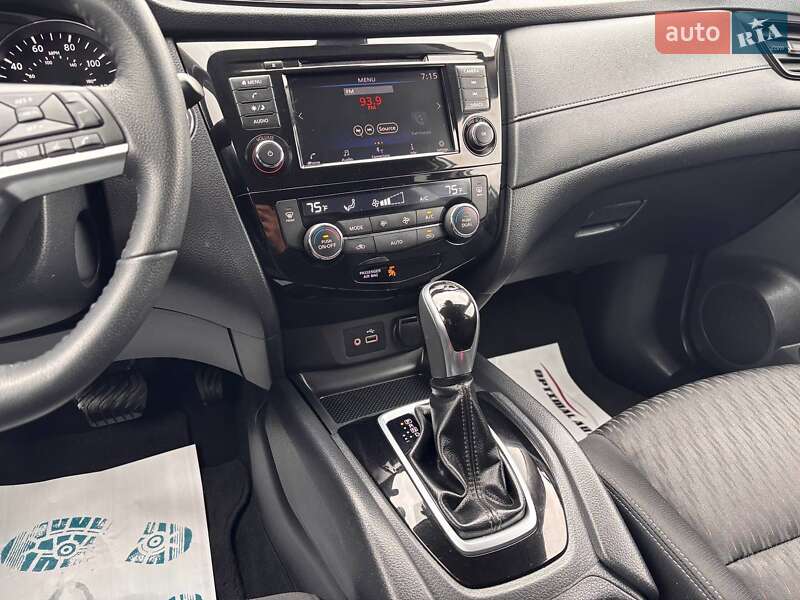 Позашляховик / Кросовер Nissan Rogue 2019 в Львові