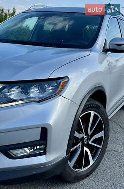 Позашляховик / Кросовер Nissan Rogue 2019 в 