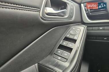 Позашляховик / Кросовер Nissan Rogue 2021 в 