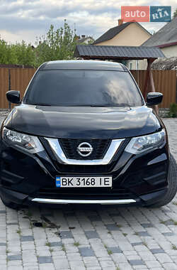 Позашляховик / Кросовер Nissan Rogue 2017 в Вараші