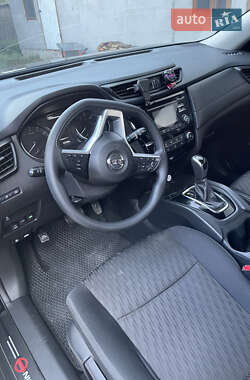 Позашляховик / Кросовер Nissan Rogue 2017 в Вараші