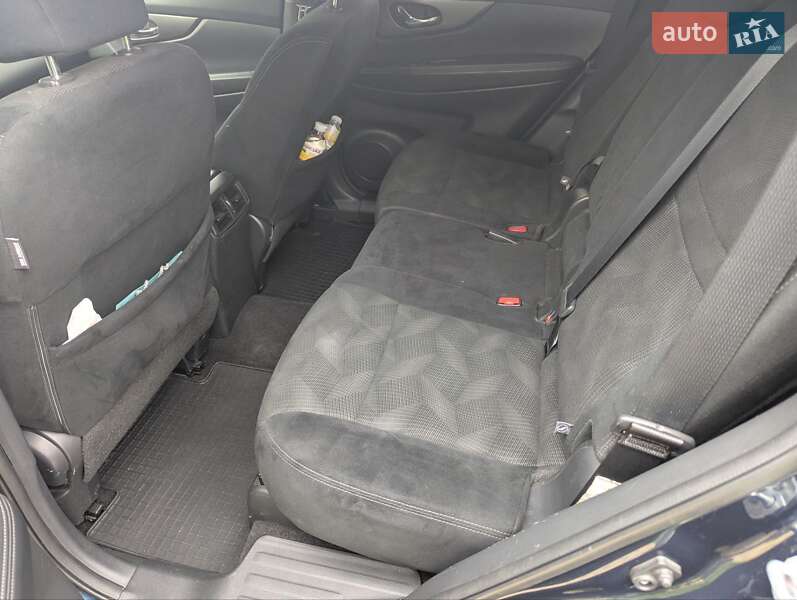 Позашляховик / Кросовер Nissan Rogue 2016 в Луцьку