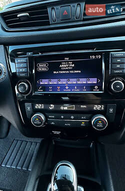 Внедорожник / Кроссовер Nissan Rogue 2017 в 