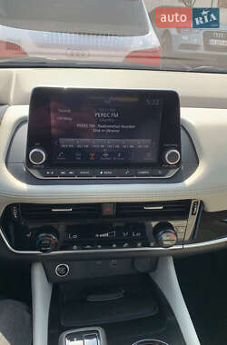Внедорожник / Кроссовер Nissan Rogue 2023 в 