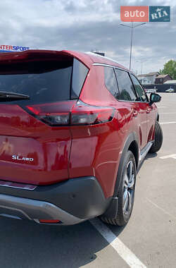 Внедорожник / Кроссовер Nissan Rogue 2023 в 