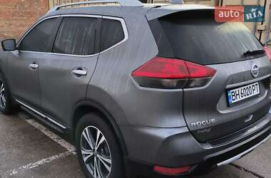 Внедорожник / Кроссовер Nissan Rogue 2018 в 