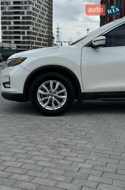 Внедорожник / Кроссовер Nissan Rogue 2017 в 
