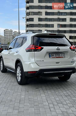 Внедорожник / Кроссовер Nissan Rogue 2017 в 