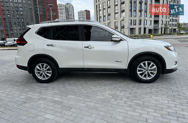 Внедорожник / Кроссовер Nissan Rogue 2017 в 