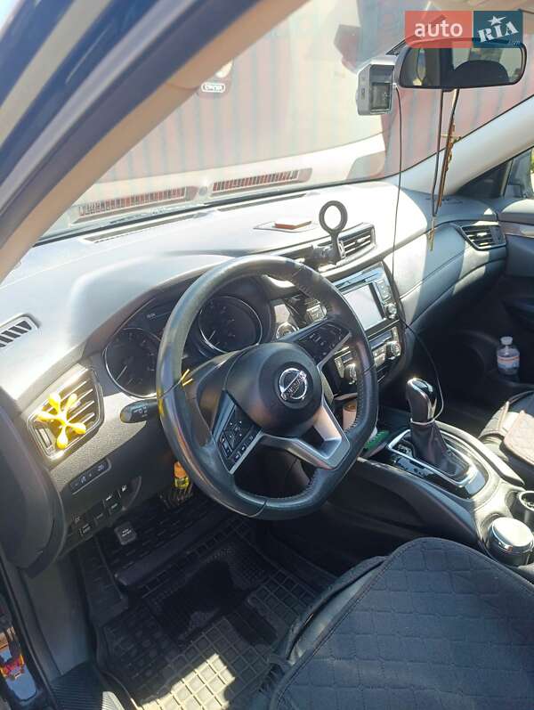 Внедорожник / Кроссовер Nissan Rogue 2017 в Берегово