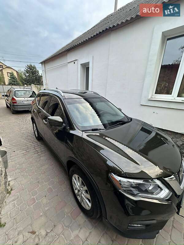 Позашляховик / Кросовер Nissan Rogue 2016 в Краснограді