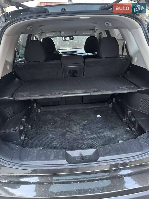 Позашляховик / Кросовер Nissan Rogue 2016 в Краснограді