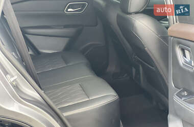 Позашляховик / Кросовер Nissan Rogue 2021 в 